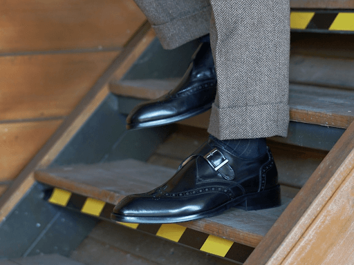 Mens dress top shoes in black